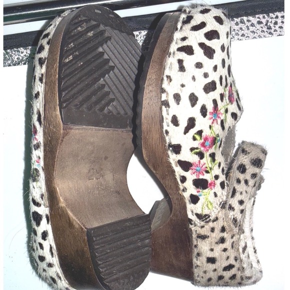 Hanna Andersson Calf Hair Clogs Leopard Print Embroidered Flowers - EU 28 US 11 - Picture 6 of 6